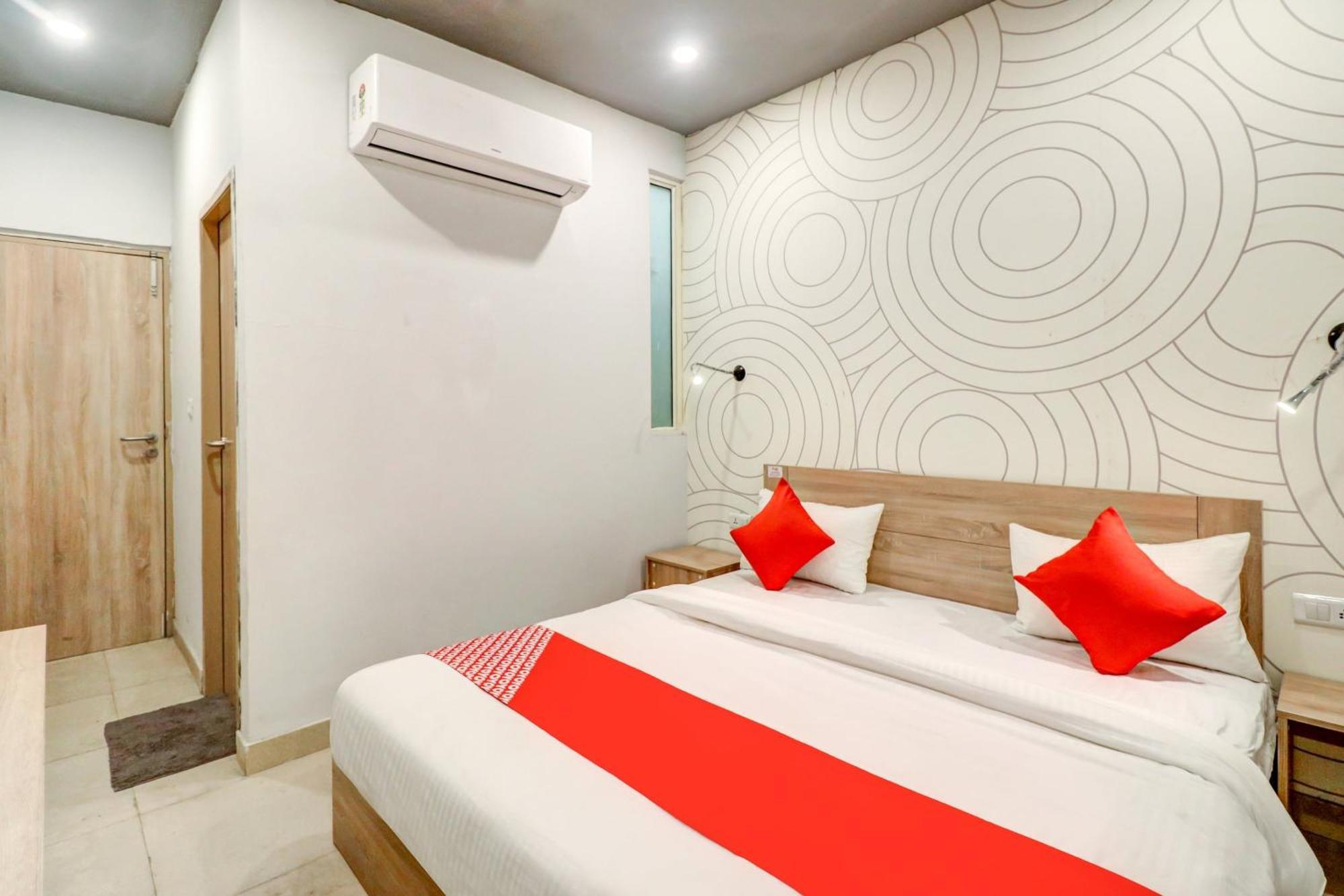 Hotel O Jps Grand Hotel Ню Делхи Екстериор снимка
