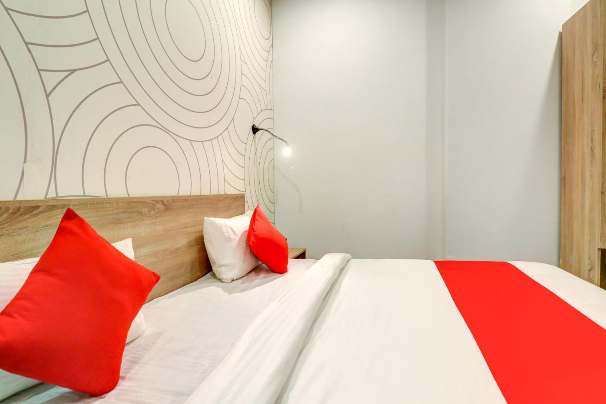 Hotel O Jps Grand Hotel Ню Делхи Екстериор снимка