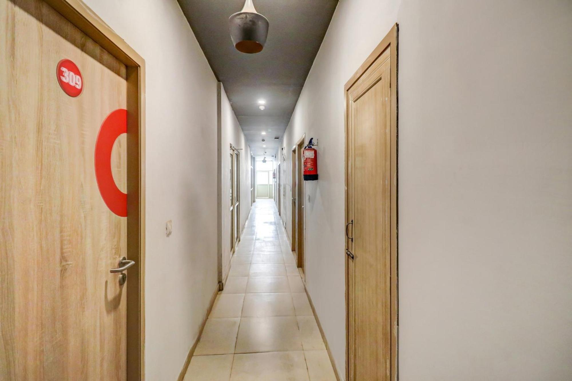 Hotel O Jps Grand Hotel Ню Делхи Екстериор снимка
