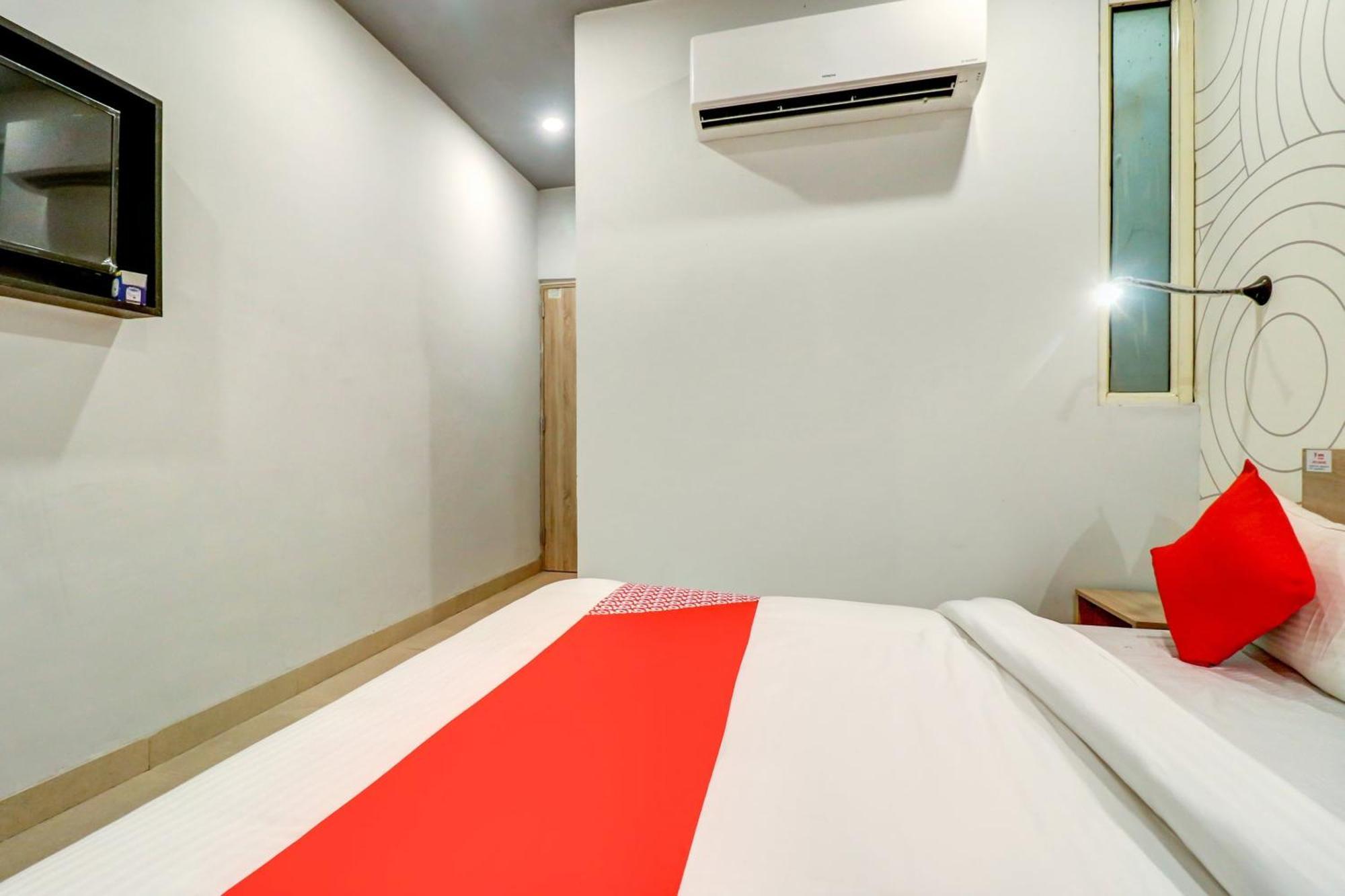 Hotel O Jps Grand Hotel Ню Делхи Екстериор снимка