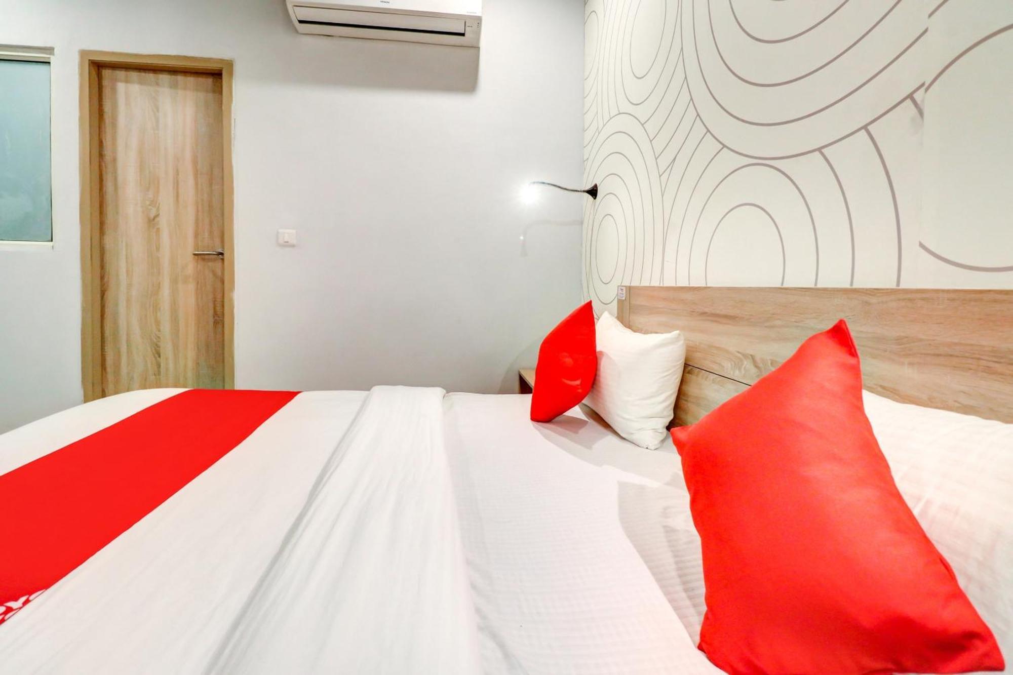Hotel O Jps Grand Hotel Ню Делхи Екстериор снимка