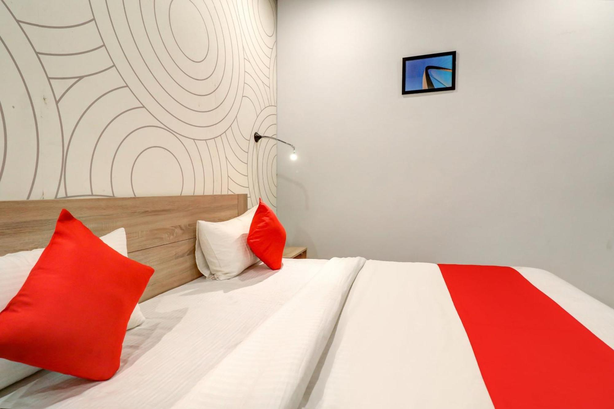 Hotel O Jps Grand Hotel Ню Делхи Екстериор снимка