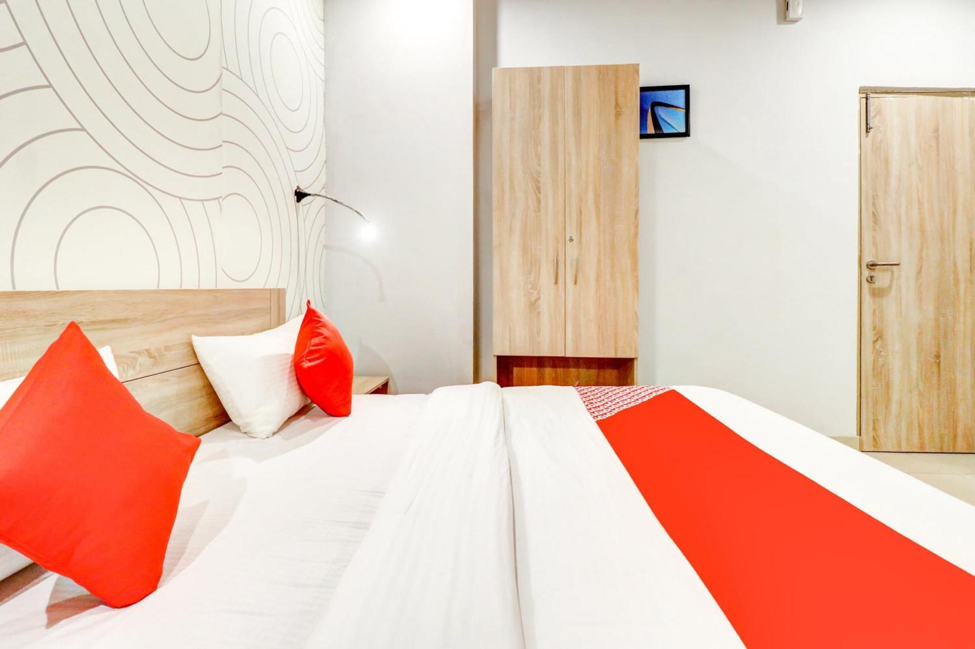 Hotel O Jps Grand Hotel Ню Делхи Екстериор снимка
