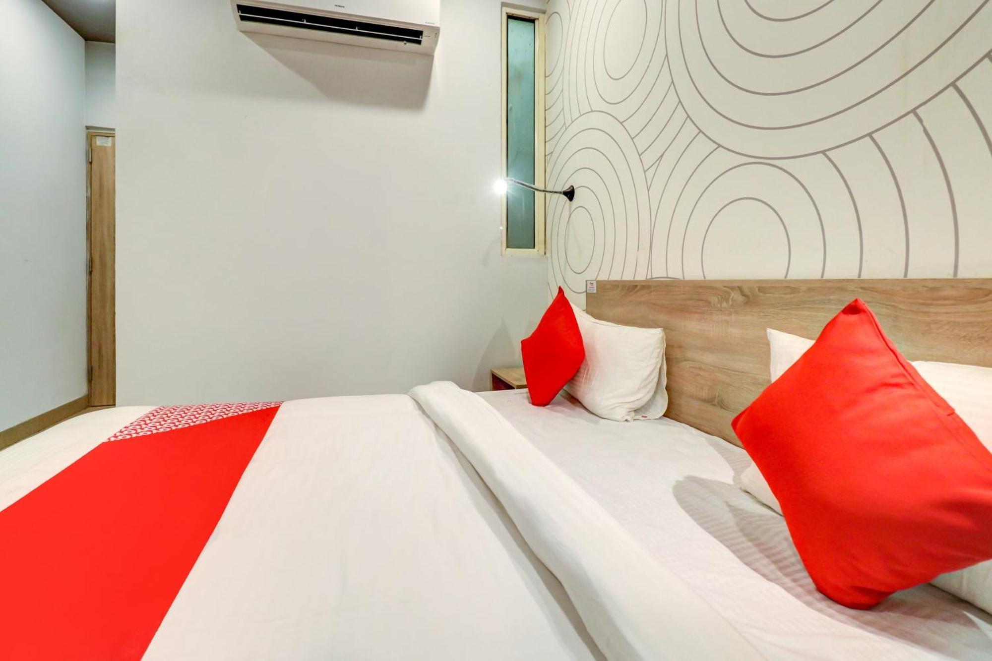 Hotel O Jps Grand Hotel Ню Делхи Екстериор снимка